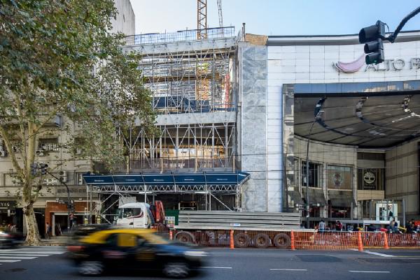 FACHADAS VENTILADAS DE SISTEMA MASA PARA LA AMPLIACION DEL CENTRO COMERCIAL ALTO PALERMO EN BUENOS AIRES