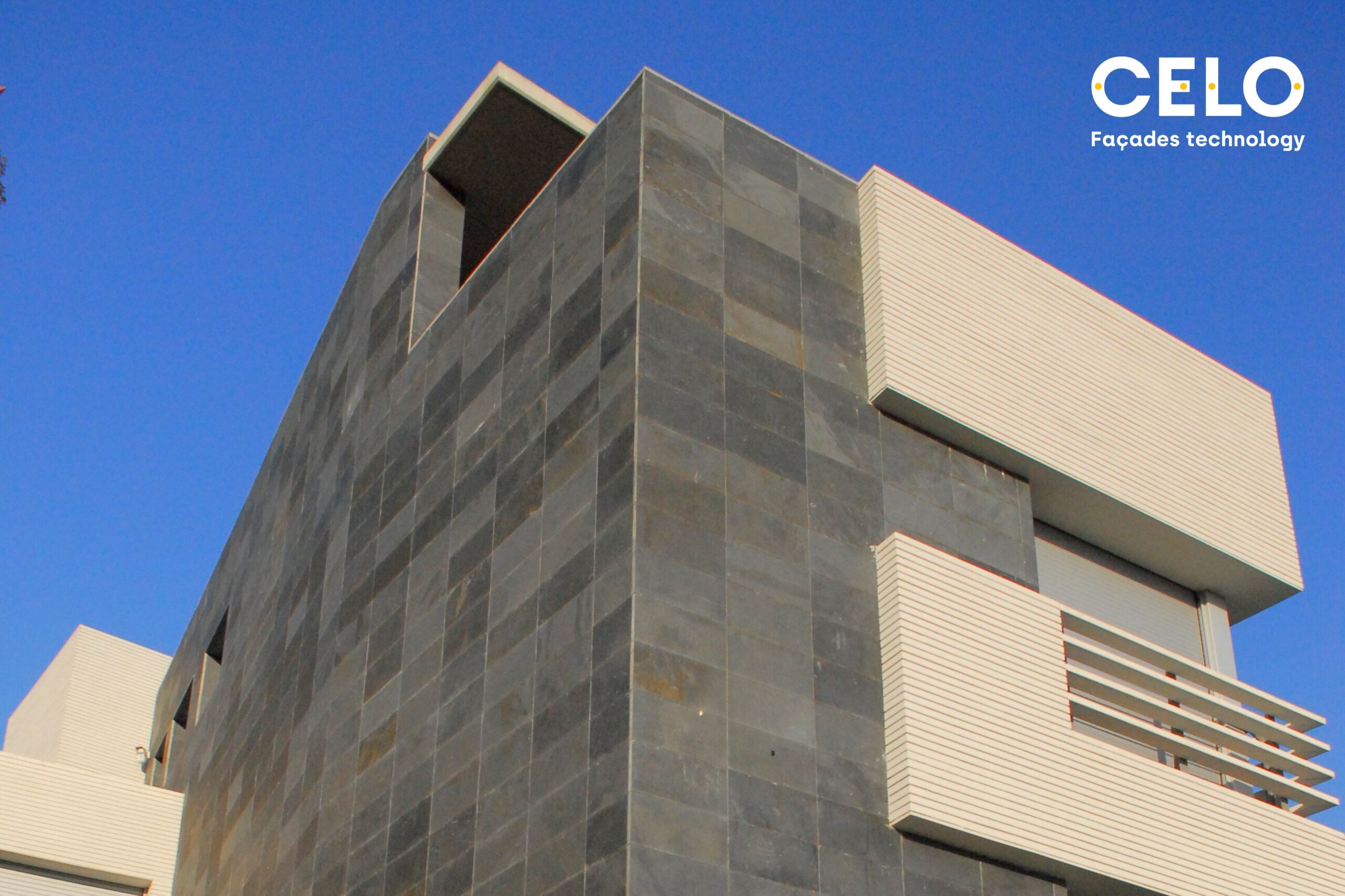 atornillar piedra fachada